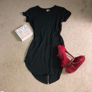 3/$15 🎉HP🎉🔥🔥🔥LBD with zipper detail